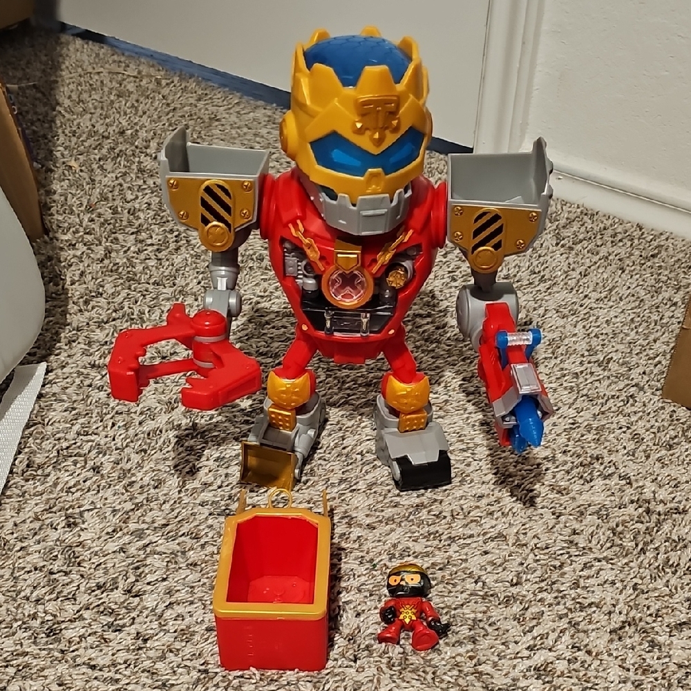 Treasure X Robots Gold Mega Treasure Bot & Treasure X Ninja Gold Hunters Figure